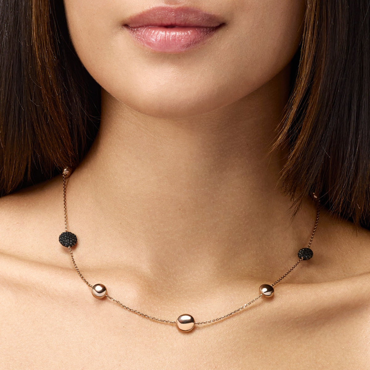 ROSE GOLD COLLIER WITH BLACK DIAMONDS.