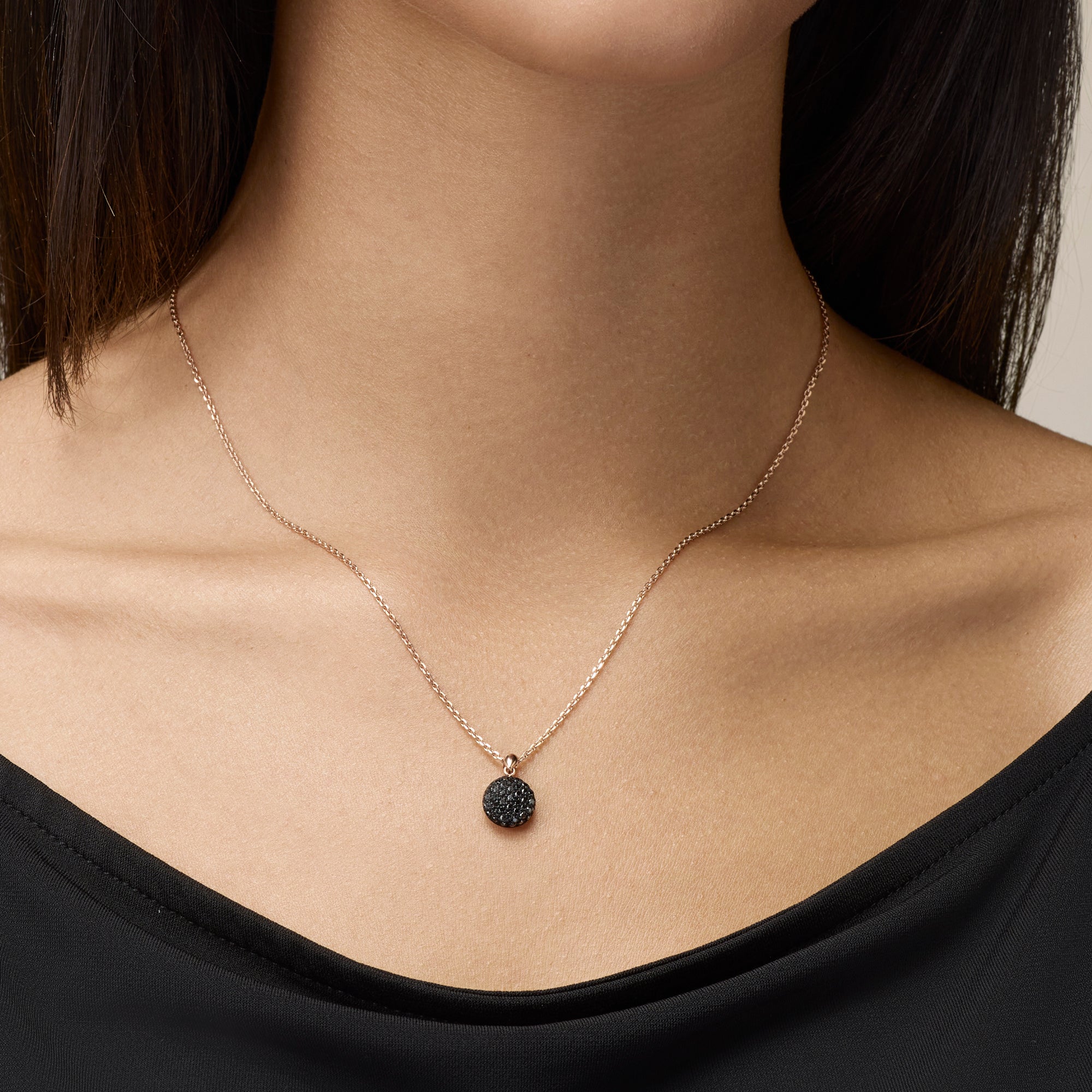 ROUND ROSE GOLD PENDANT NECKLACE WITH BLACK DIAMONDS