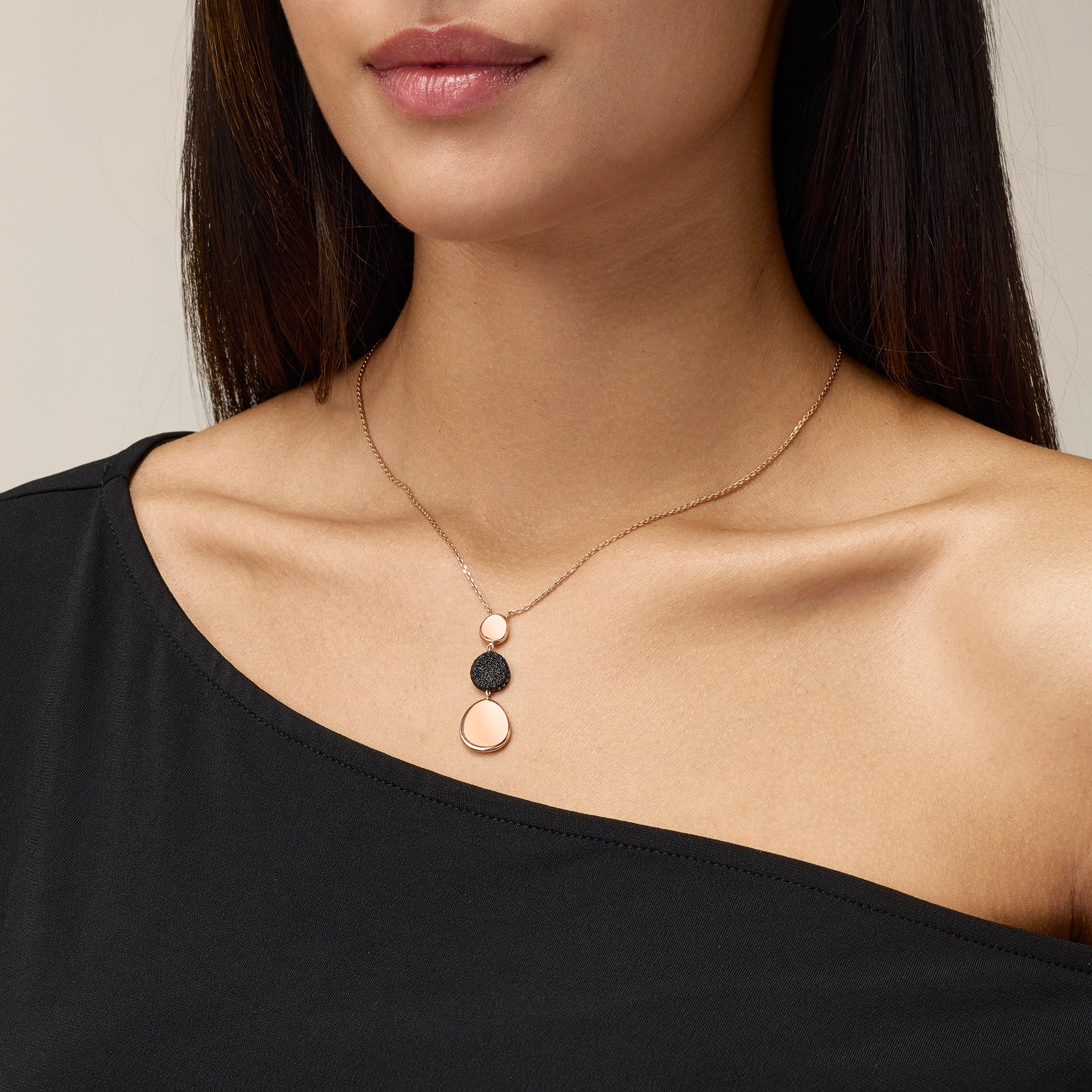 ROSE GOLD PENDANT NECKLACE WITH BLACK DIAMONDS
