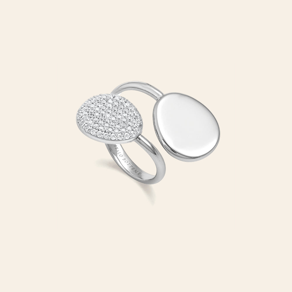 WHITE GOLD CONTRARIÉ RING WITH DIAMONDS