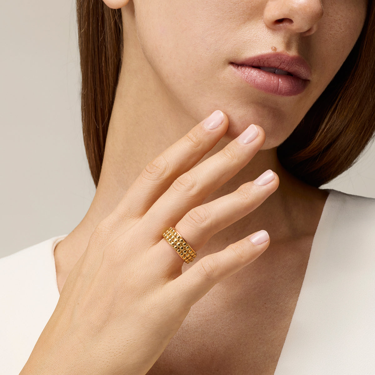 YELLOW GOLD BAND RING WITH ROUND BEAD