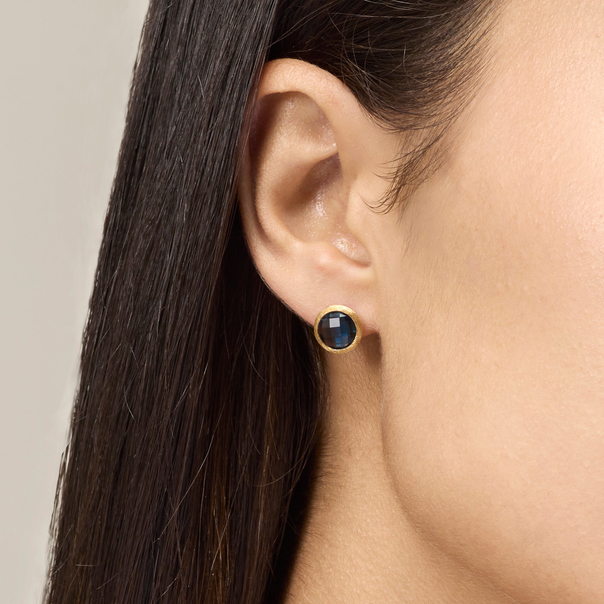 MEDIUM YELLOW GOLD STUD EARRINGS WITH BLUE LONDON TOPAZ