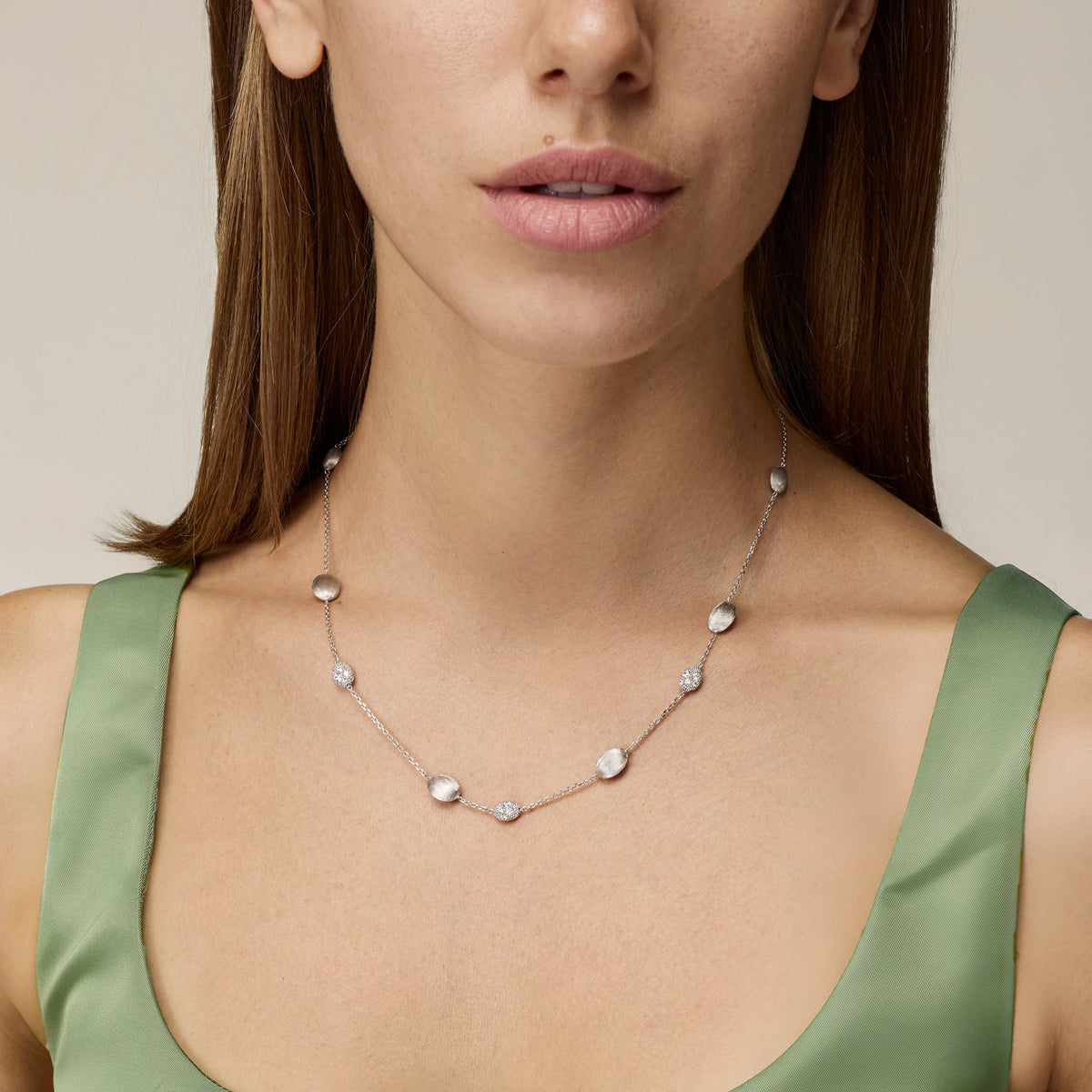 WHITE GOLD NECKLACE WITH DIAMONDS