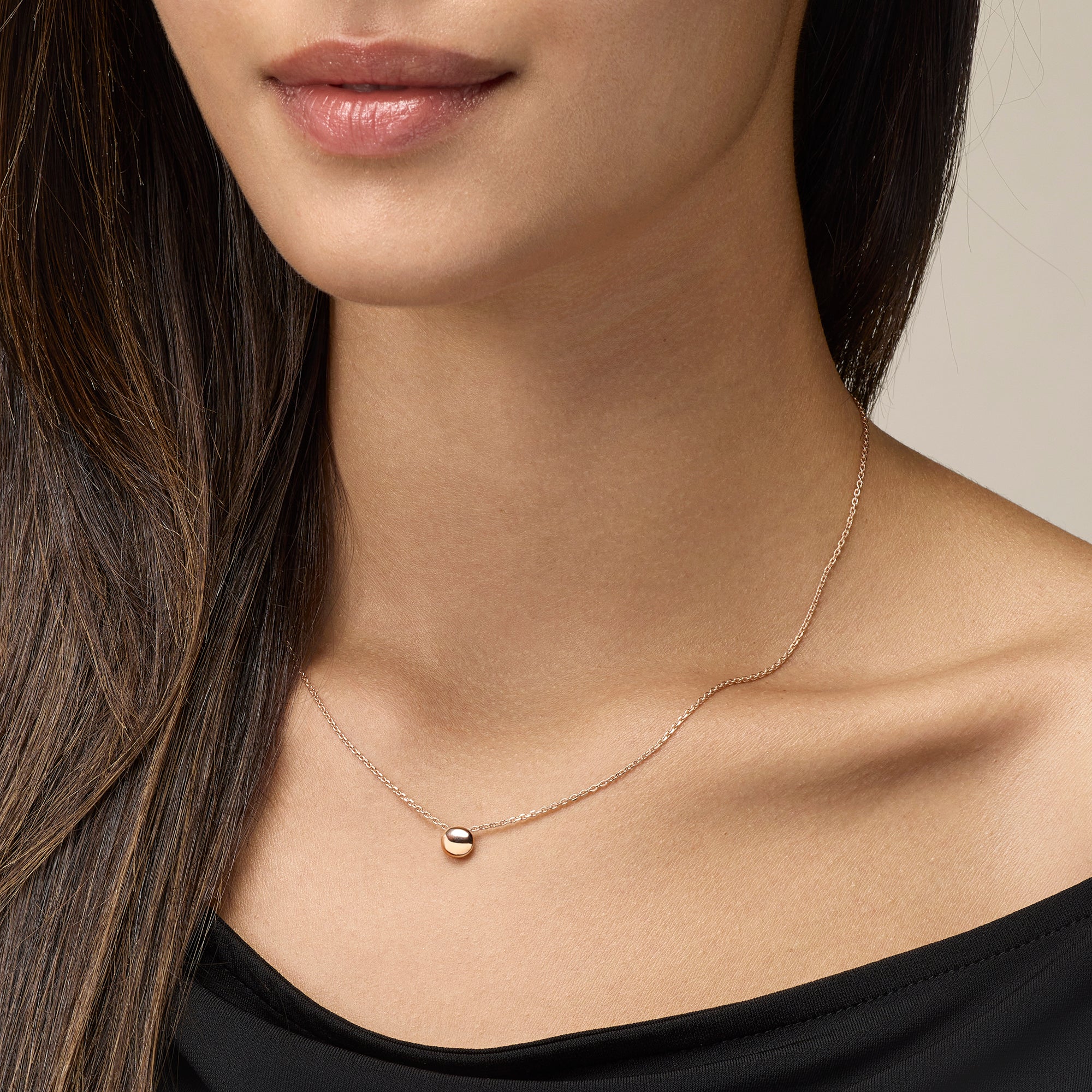 MEDIUM ROUND ROSE GOLD PENDANT NECKLACE