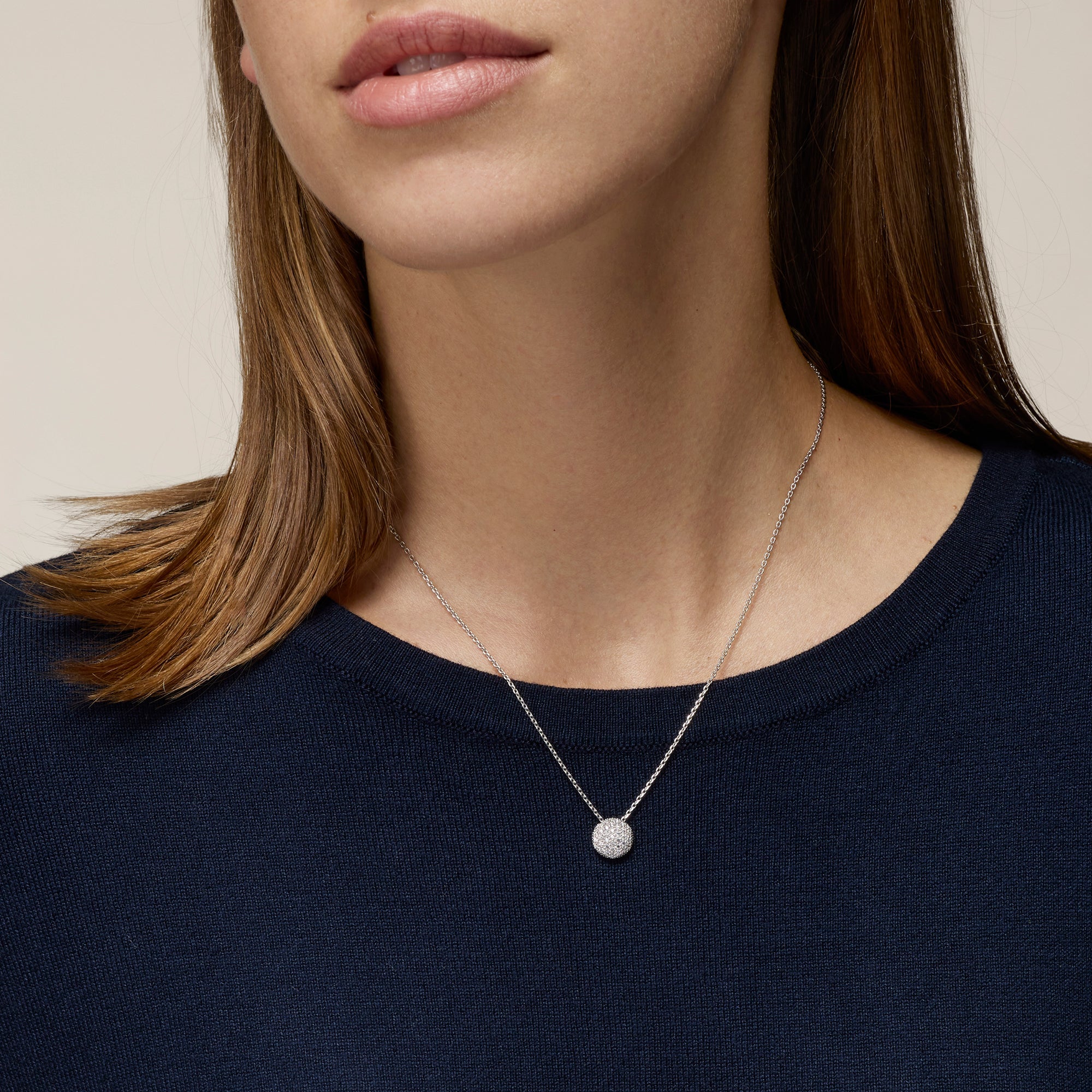 MEDIUM WHITE GOLD PENDANT NECKLACE WITH ROUND ELEMENT AND DIAMONDS