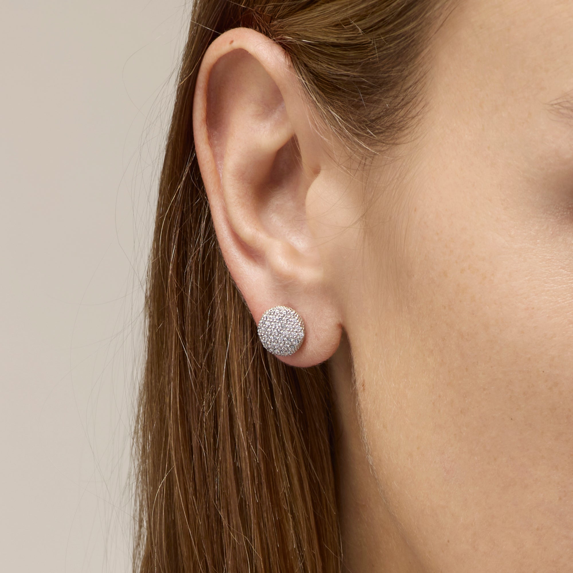 MEDIUM WHITE GOLD STUD EARRINGS WITH ROUND ELEMENT AND DIAMONDS