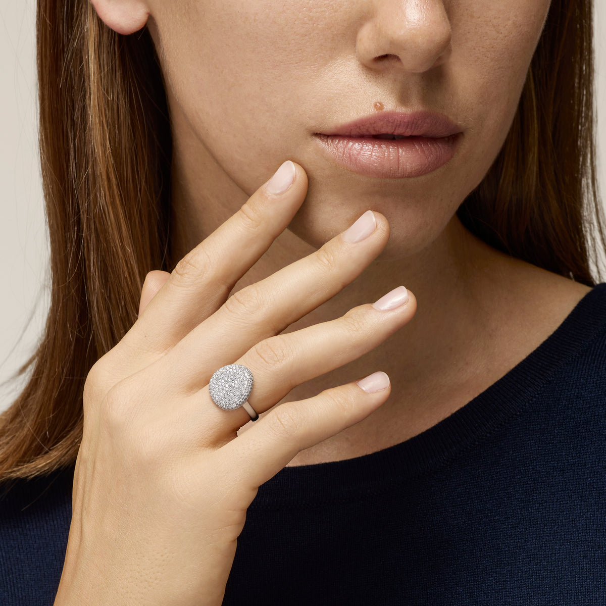 WHITE GOLD RING WITH CENTRAL PAVÉ DIAMONDS
