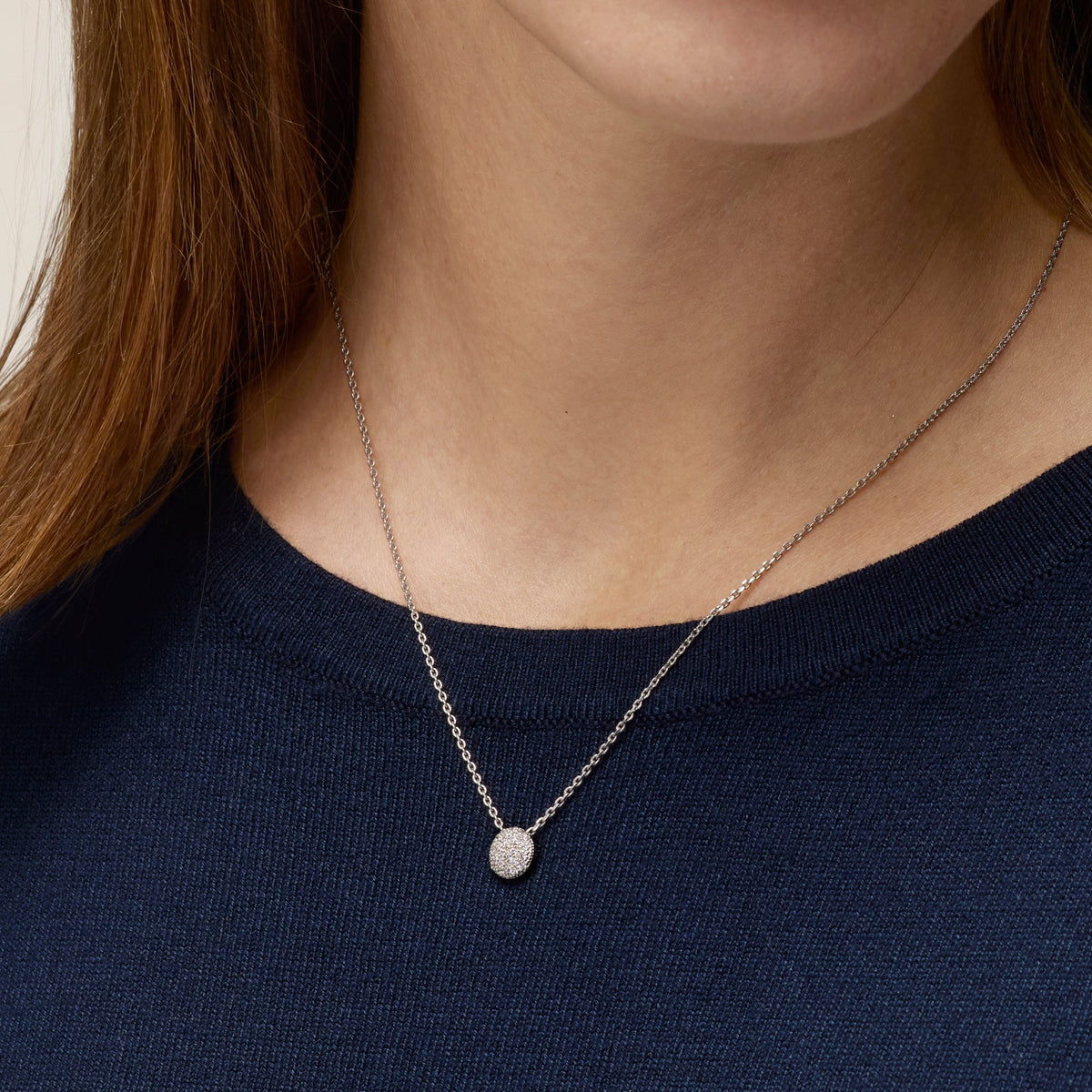 SMALL WHITE GOLD PENDANT NECKLACE WITH ROUND ELEMENT AND DIAMONDS
