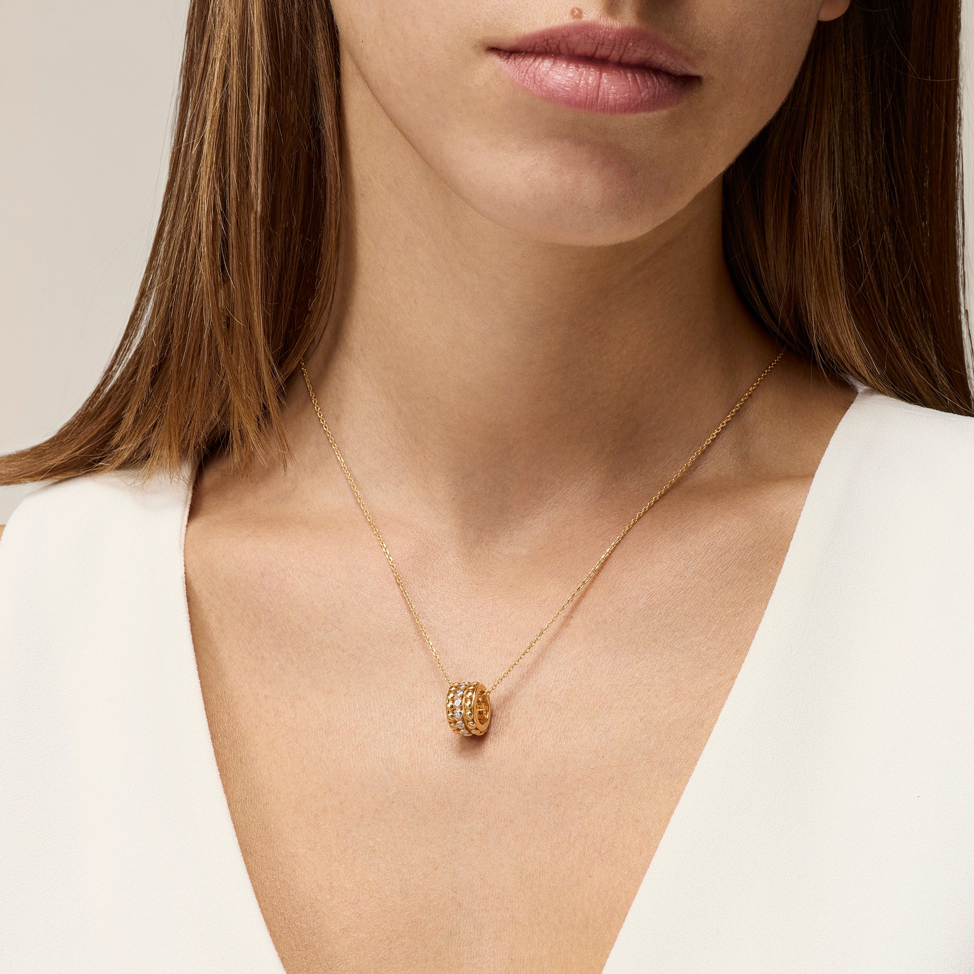 YELLOW GOLD PENDANT NECKLACE WITH DIAMONDS