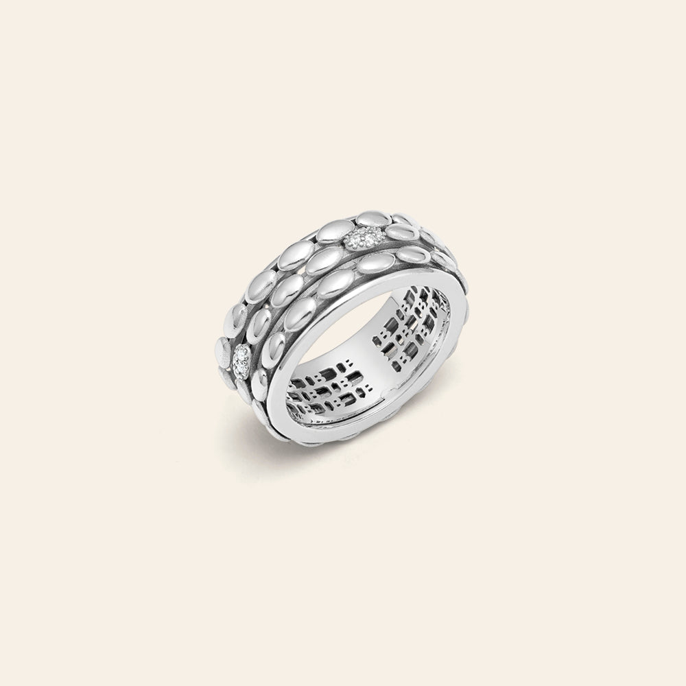 WHITE GOLD BAND RING WITH DIAMONDS