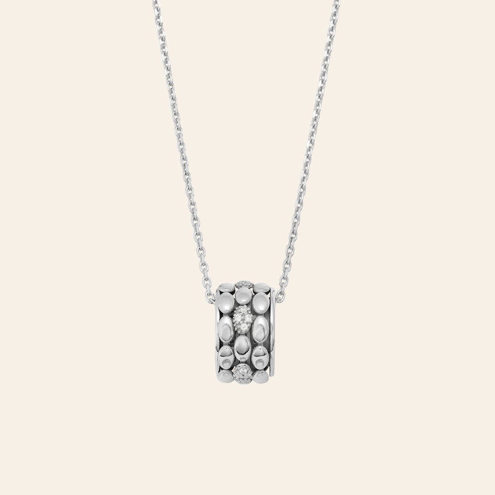 WHITE GOLD PENDANT NECKLACE WITH DIAMONDS