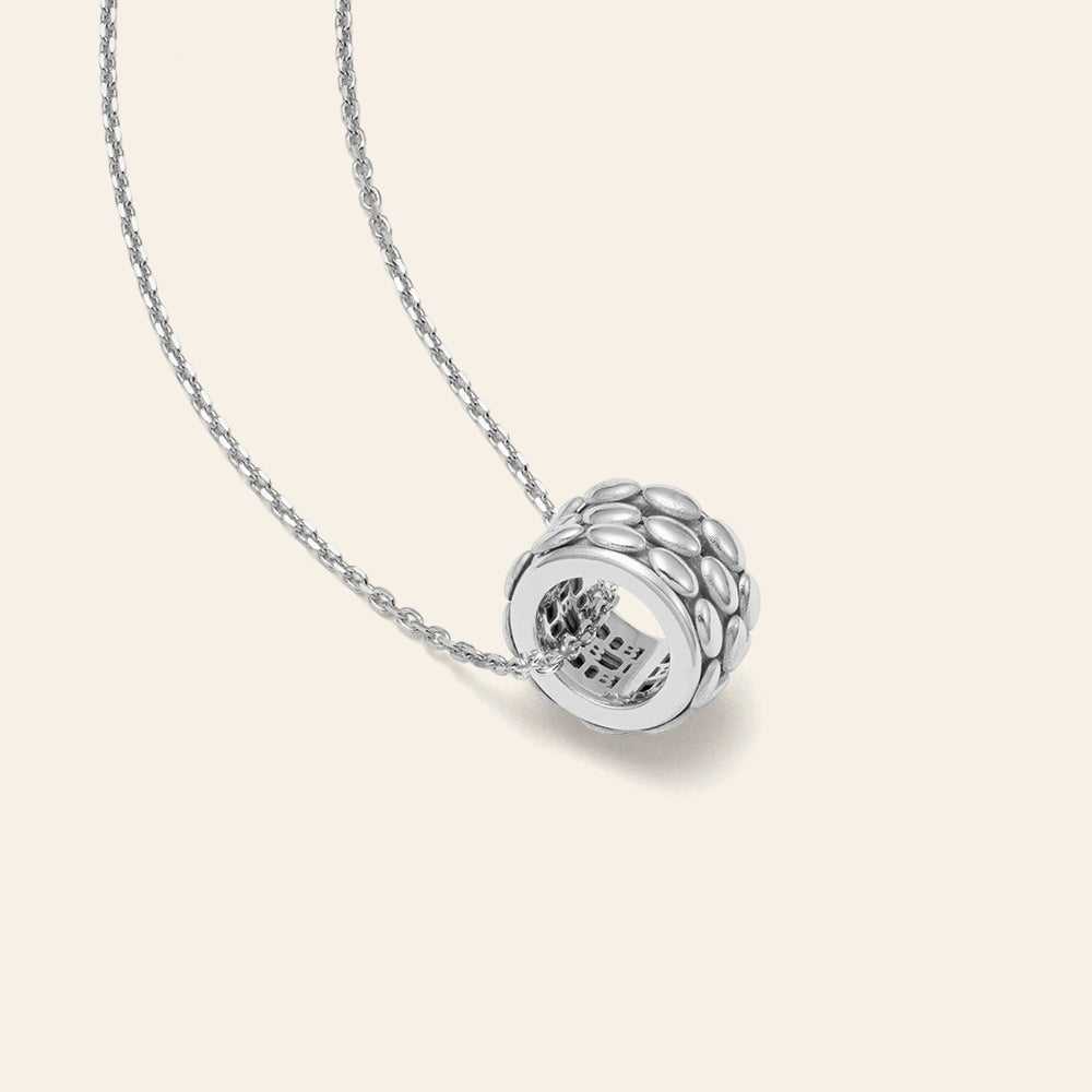 WHITE GOLD PENDANT NECKLACE