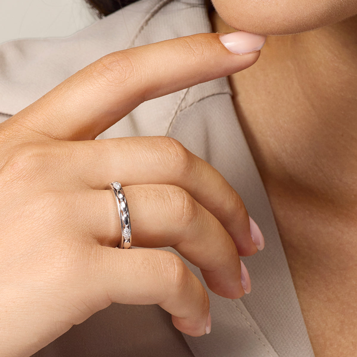ANELLO FEDINA ORO BIANCO E DIAMANTI, BOULE SEMINO