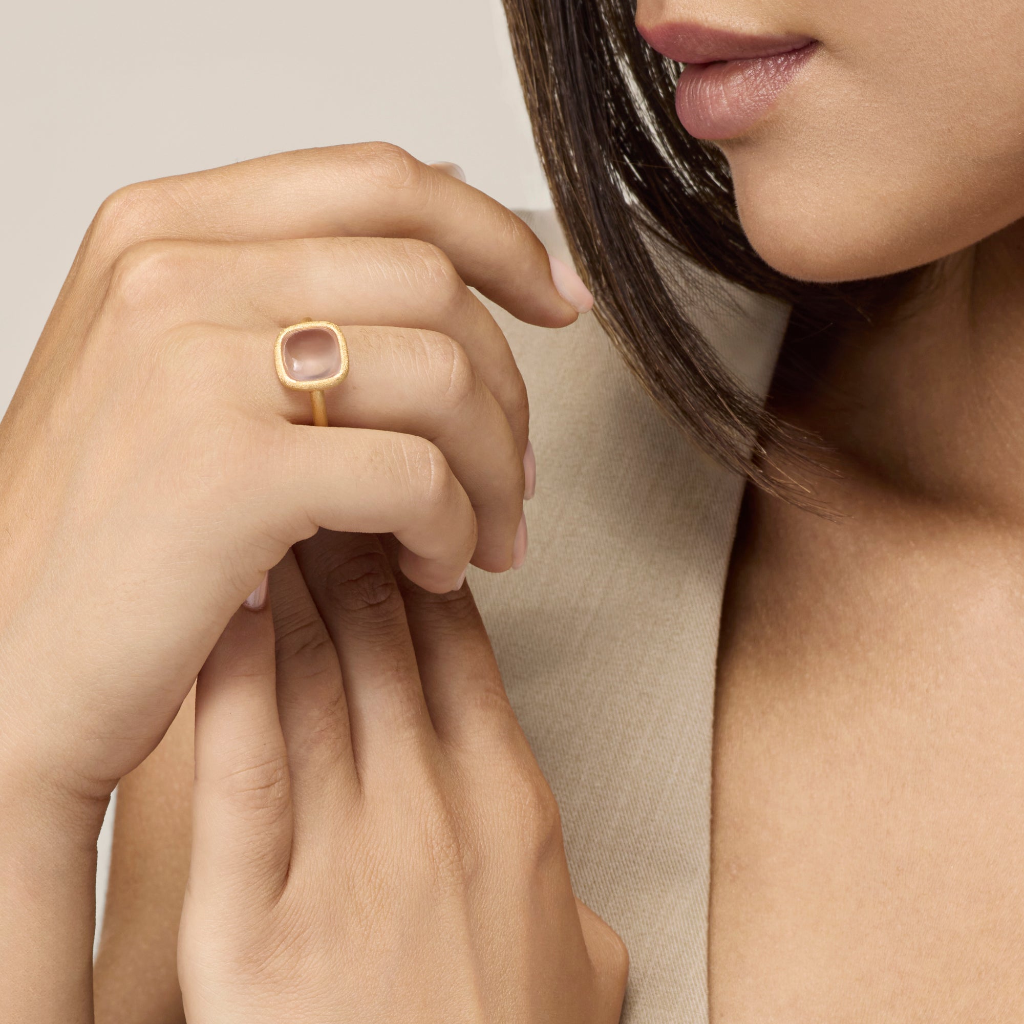 YELLOW GOLD RING WITH ROSE QUARTZ