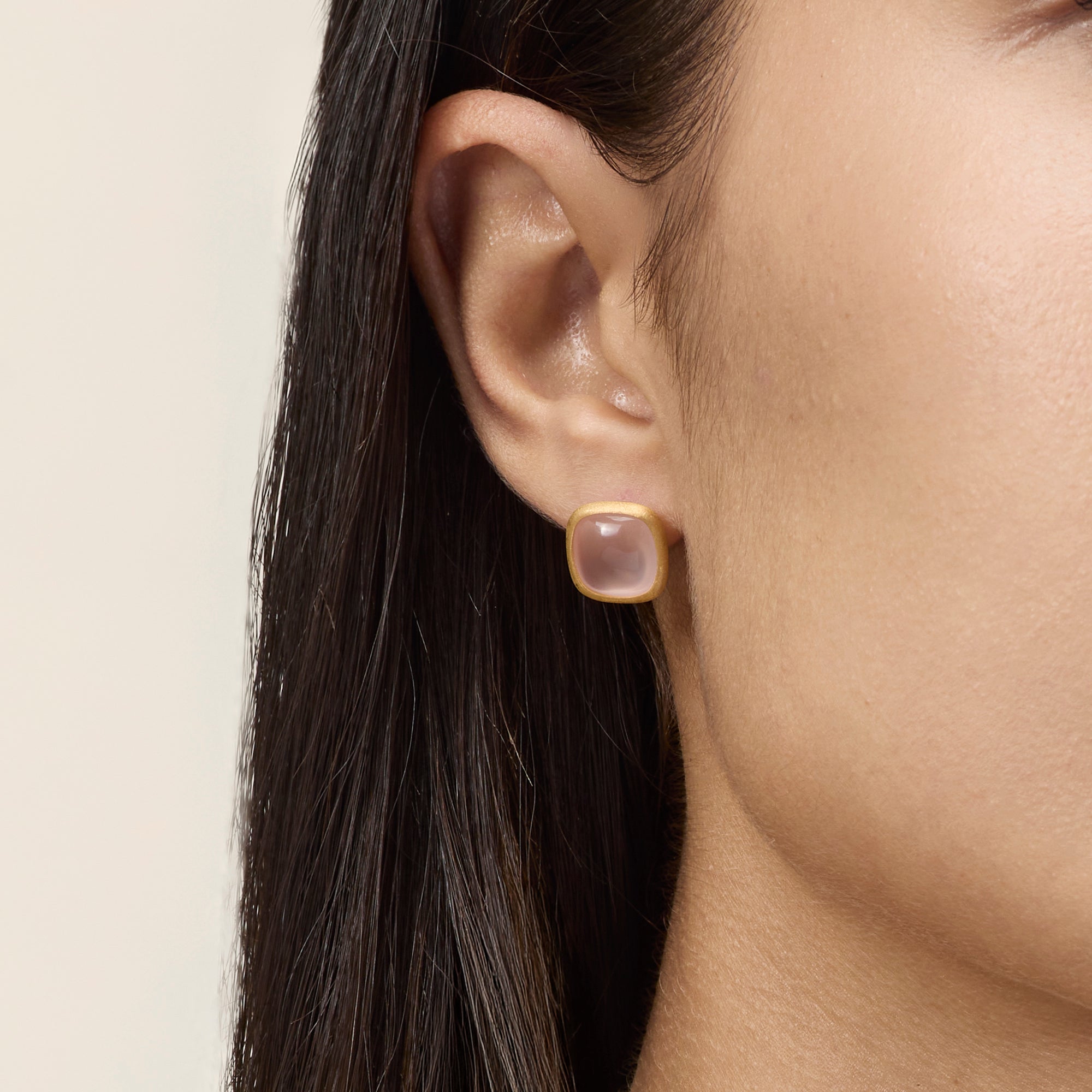 YELLOW GOLD STUD EARRINGS WITH ROSE QUARTZ