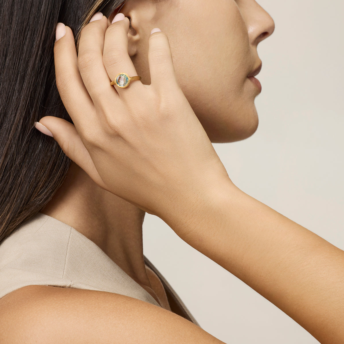 SMALL YELLOW GOLD RING WITH BLUE TOPAZ