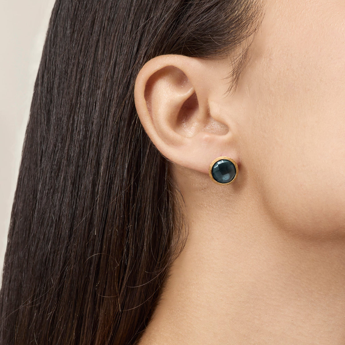 SMALL YELLOW GOLD STUD EARRINGS WITH BLUE LONDON TOPAZ
