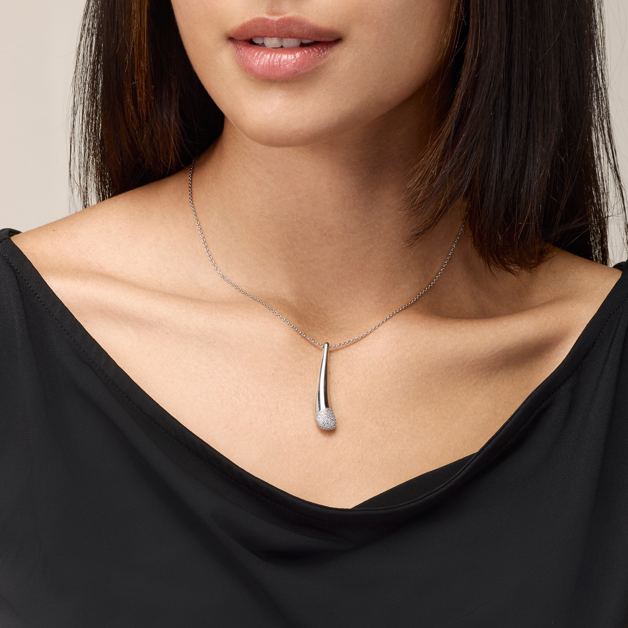 WHITE GOLD DROP PENDANT NECKLACE WITH DIAMONDS