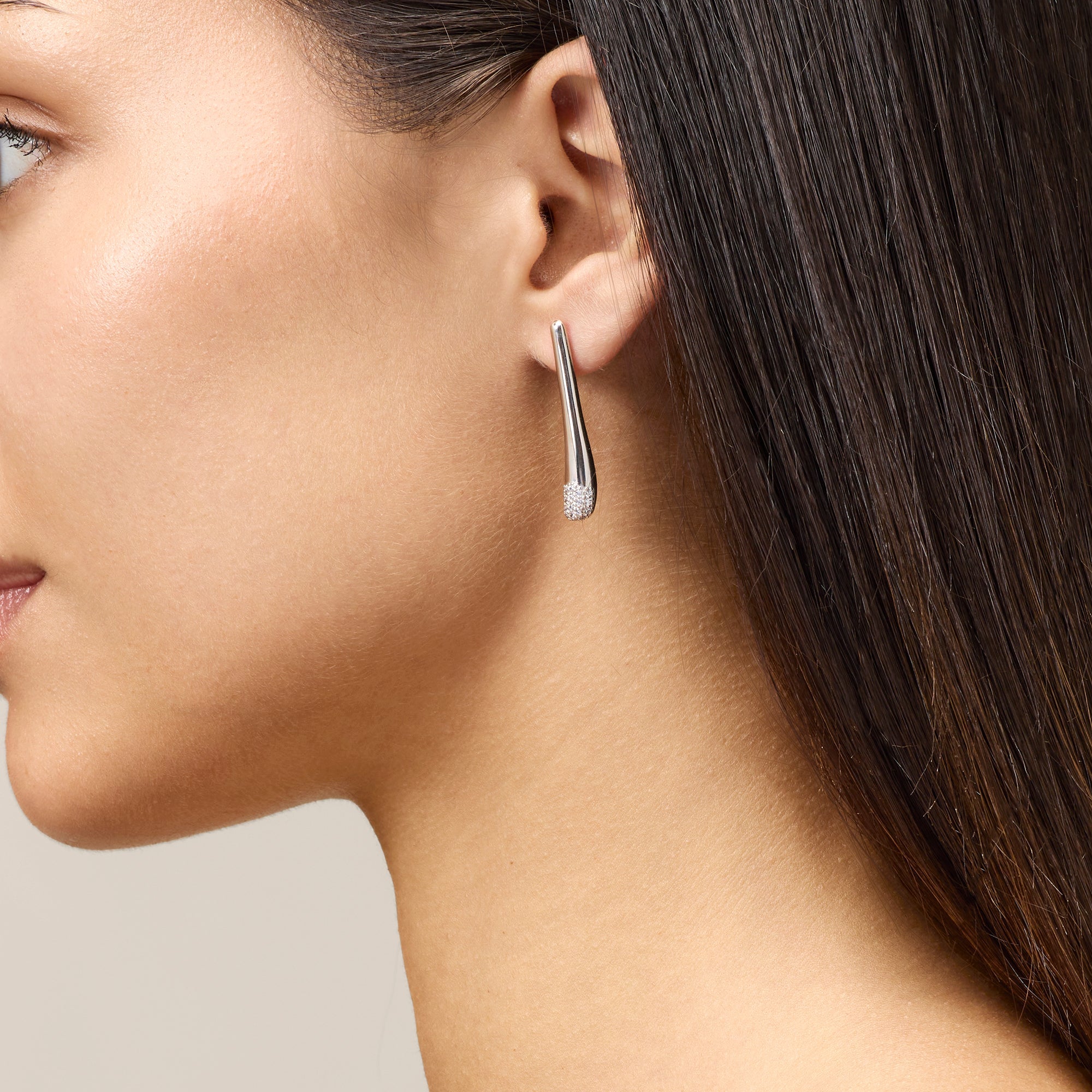 WHITE GOLD DROP EARRINGS WITH DIAMONDS