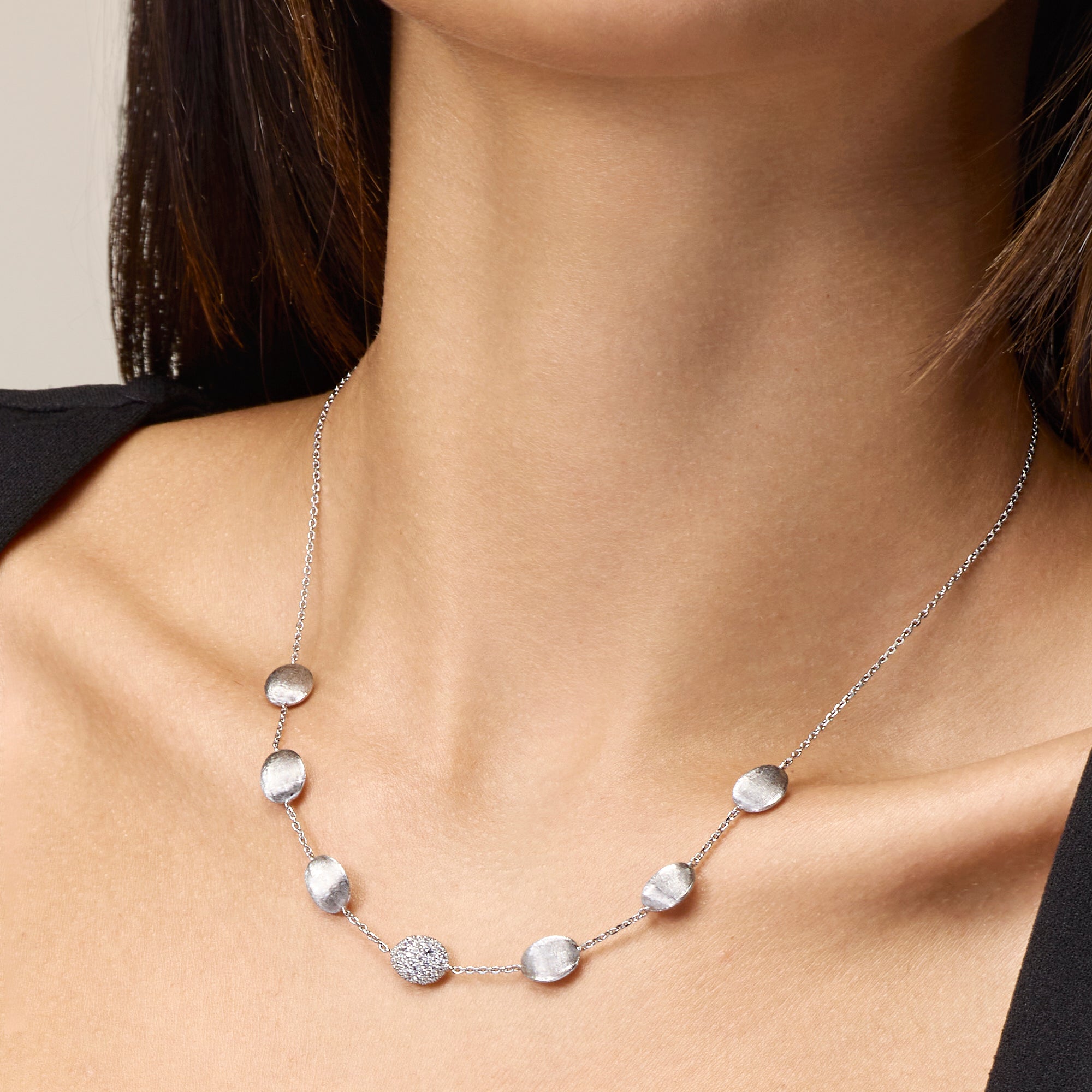WHITE GOLD NECKLACE WITH DIAMONDS