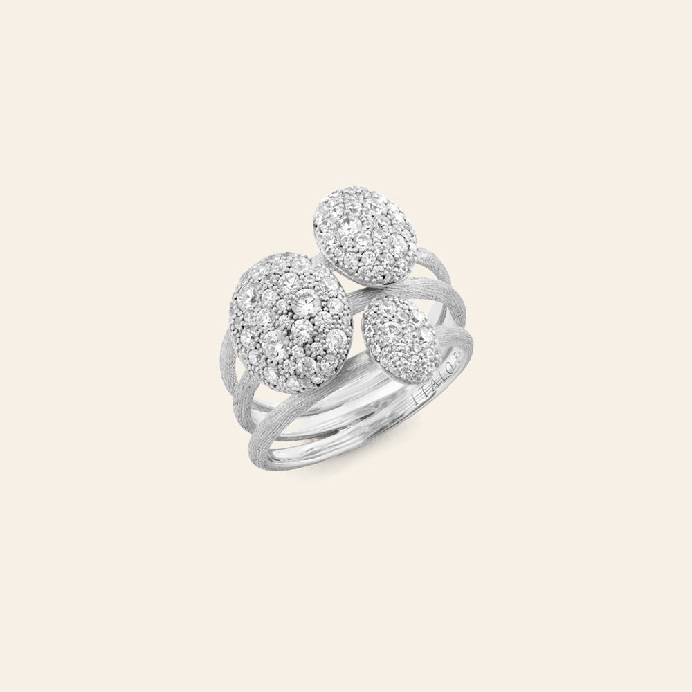 WHITE GOLD TRILOGY RING WITH OVAL PAVÉ DIAMONDS